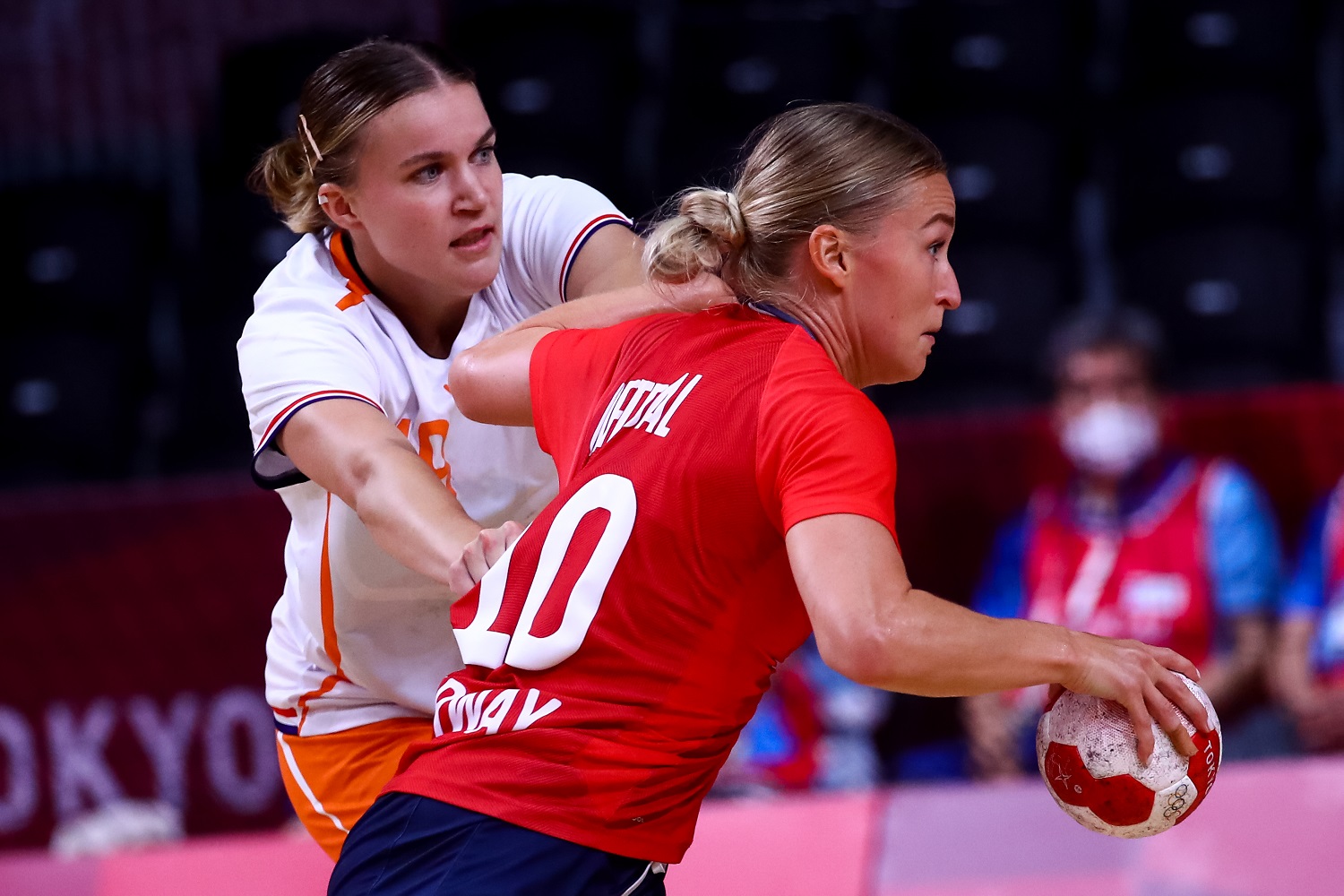 TOKYO, JAPAN - JULY 31: Merel Freriks Of The Netherlands, Stine Bredal Oftedal Of Norway During The Tokyo 2020 Olympic Womens Handball Tournament Match Between Norway And Netherlands At Yoyogi National Stadium On July 31, 2021 In Tokyo, Japan (Photo By Orange Pictures) NOCNSF House Of Sports