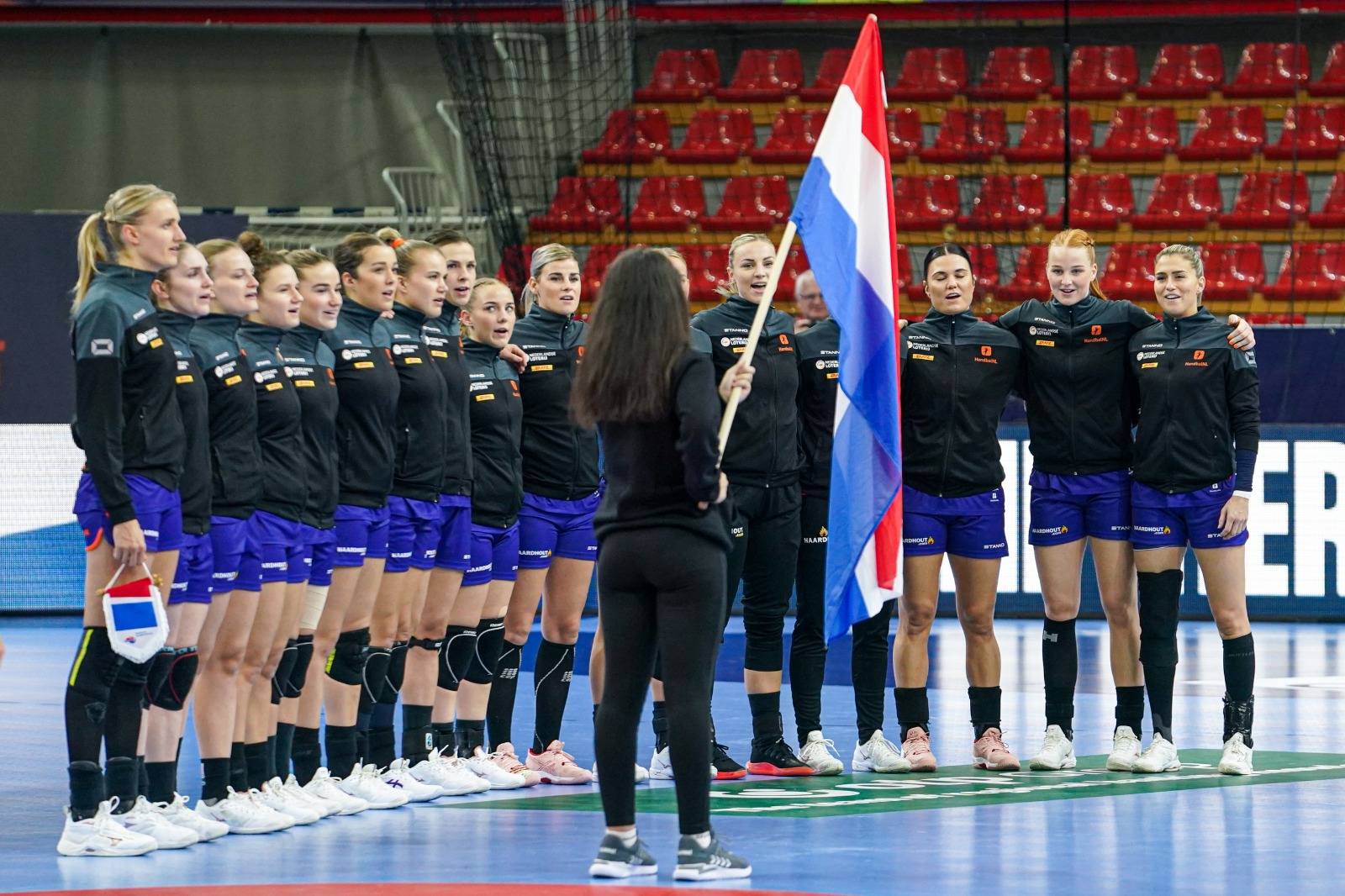 Wedstrijdselectie TeamNL Handbaldames Voor Nederland-Montenegro