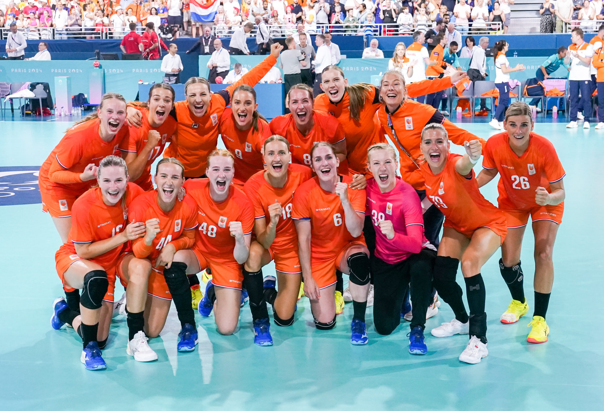 PARIS, FRANCE - JULY 30: Team Photo Of The Netherlands, Rinka Duijndam, Yara Ten Holte, Laura Van Der Heijden, Lois Abbingh, Larissa Nusser, Bo Van Wetering, Judith Van Der Helm, Tamara Haggerty, Kim Molenaar, Kelly Dulfer, Angela Malenstein, Nikita Van Der Vliet, Dione Housheer, Estavana Polman Of The Netherlands After During The Handball - Olympic Games Paris 2024 Match Between Netherlands And Spain On Day 4 At South Paris Arena On July 30, 2024 In Paris, France. (Photo By Henk Seppen/Orange Pictures)